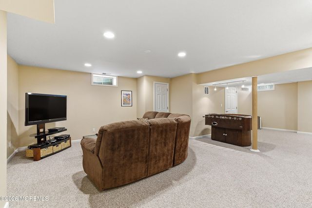 433 Meadowood Road, Jackson, NJ 08527