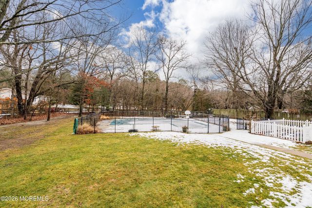 433 Meadowood Road, Jackson, NJ 08527