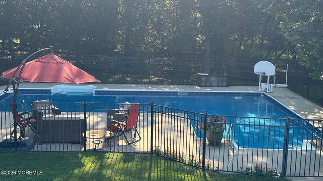 433 Meadowood Road, Jackson, NJ 08527