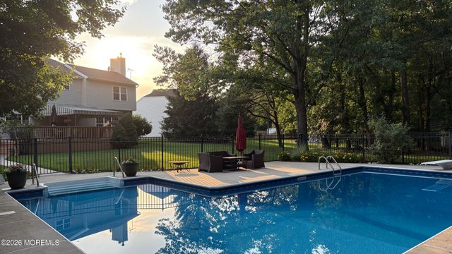 433 Meadowood Road, Jackson, NJ 08527