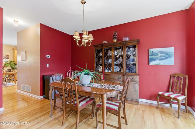 433 Meadowood Road, Jackson, NJ 08527