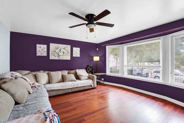 10502 S Hoxie Avenue, Chicago, IL 60617