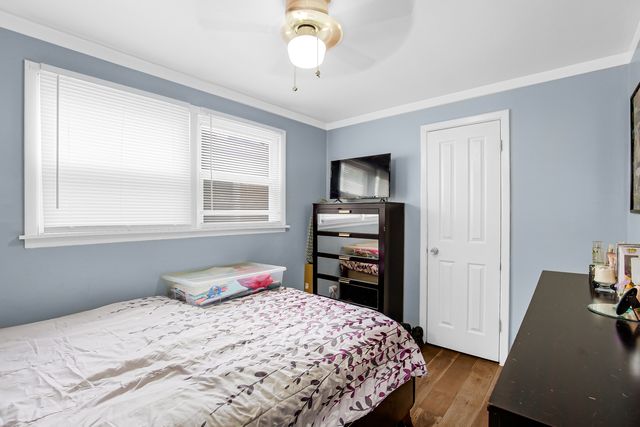 10502 S Hoxie Avenue, Chicago, IL 60617