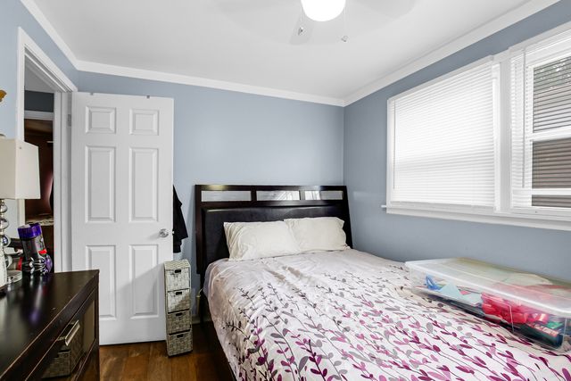 10502 S Hoxie Avenue, Chicago, IL 60617