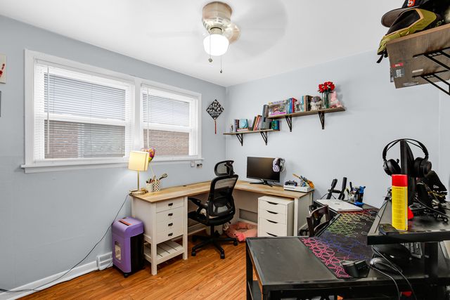 10502 S Hoxie Avenue, Chicago, IL 60617