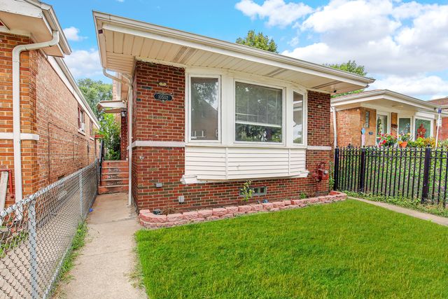 10502 S Hoxie Avenue, Chicago, IL 60617