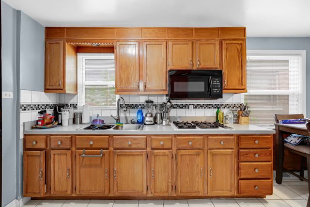 10502 S Hoxie Avenue, Chicago, IL 60617