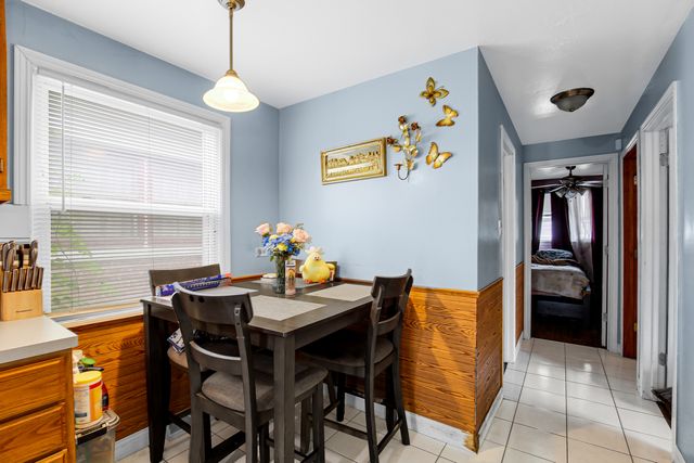 10502 S Hoxie Avenue, Chicago, IL 60617