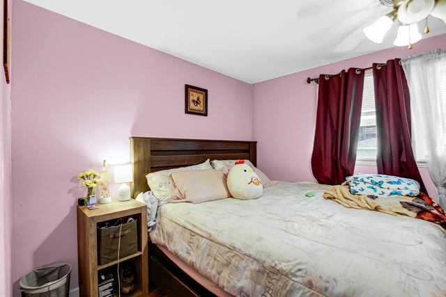 10502 S Hoxie Avenue, Chicago, IL 60617