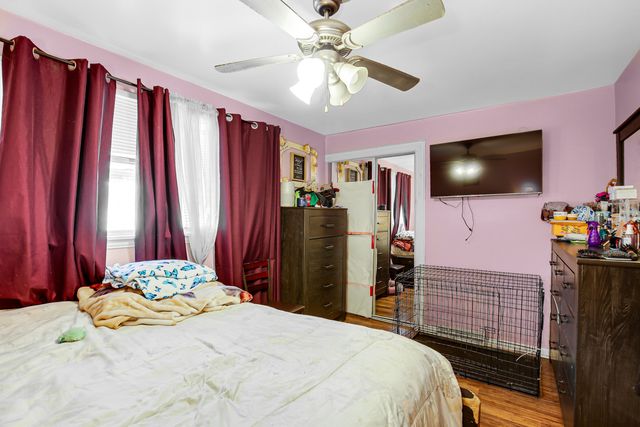 10502 S Hoxie Avenue, Chicago, IL 60617