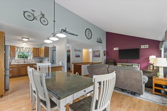 160 Cramer AVENUE, Dousman, WI 53118