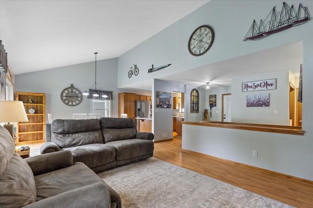 160 Cramer AVENUE, Dousman, WI 53118