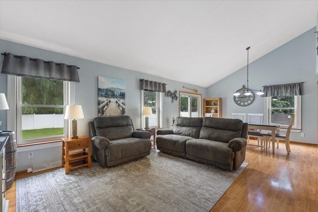 160 Cramer AVENUE, Dousman, WI 53118