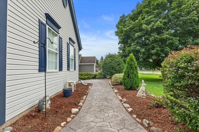 160 Cramer AVENUE, Dousman, WI 53118
