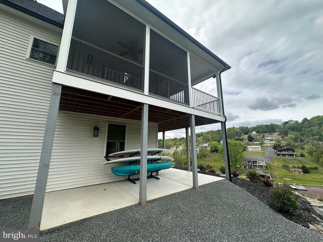 1527 PINTO CV, Auburn, PA 17922