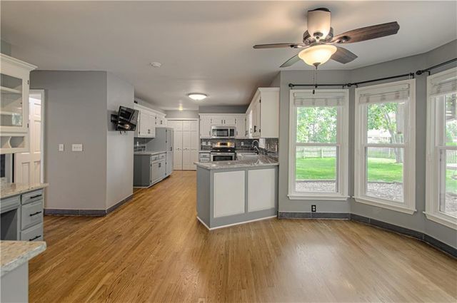 8533 Hall Street, Lenexa, KS 66216