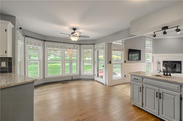 8533 Hall Street, Lenexa, KS 66216