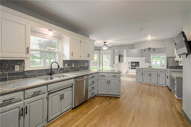 8533 Hall Street, Lenexa, KS 66216