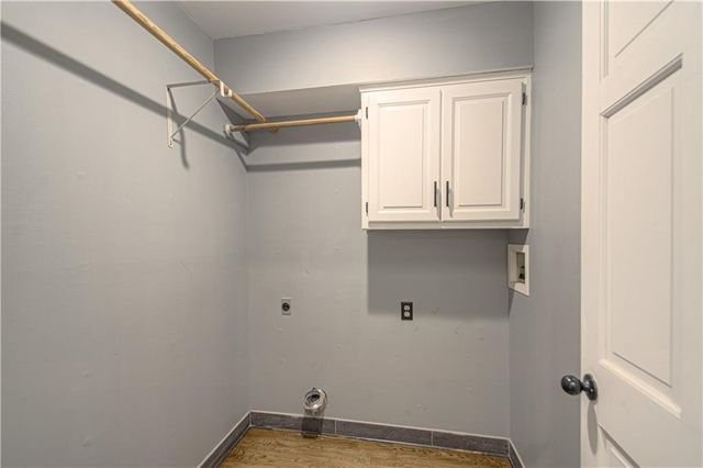 8533 Hall Street, Lenexa, KS 66216
