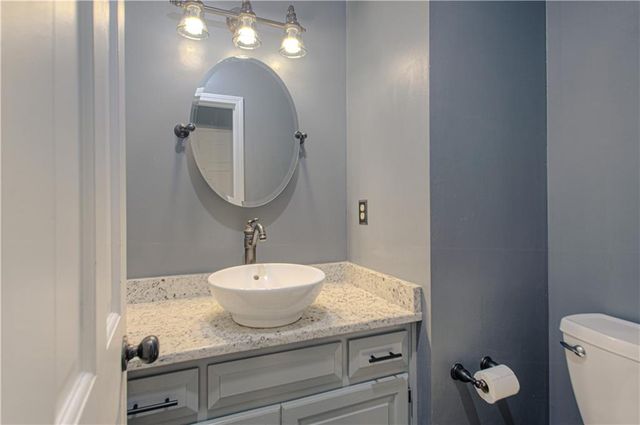 8533 Hall Street, Lenexa, KS 66216