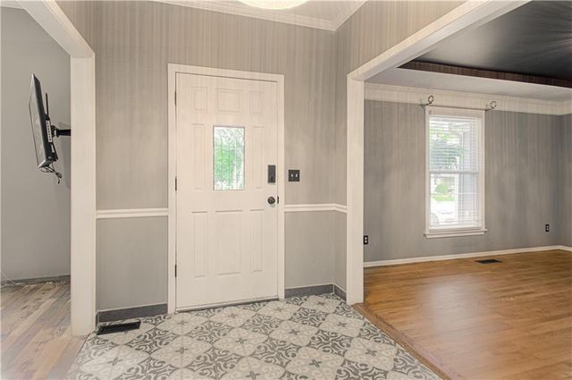 8533 Hall Street, Lenexa, KS 66216