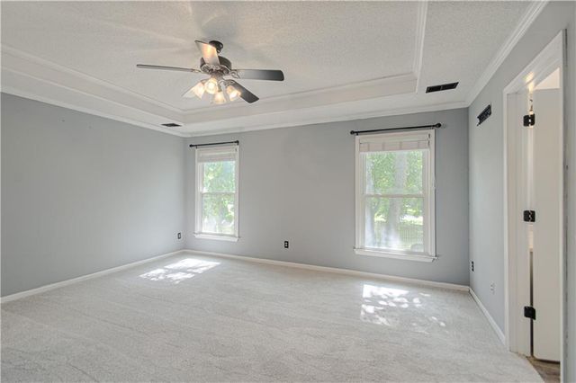 8533 Hall Street, Lenexa, KS 66216