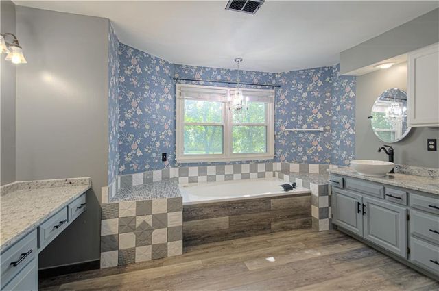 8533 Hall Street, Lenexa, KS 66216