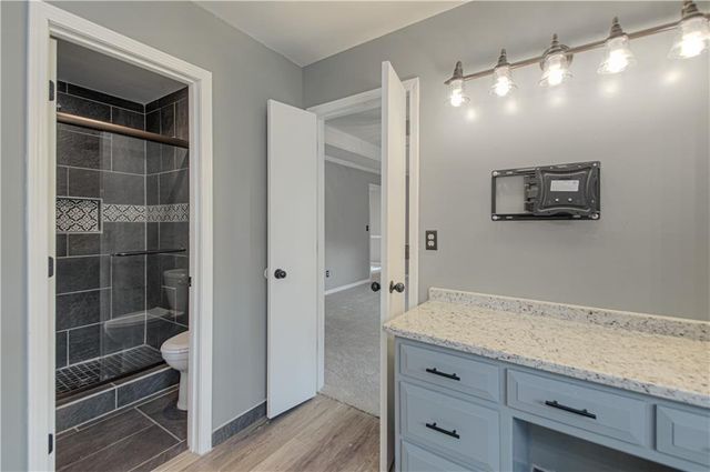 8533 Hall Street, Lenexa, KS 66216