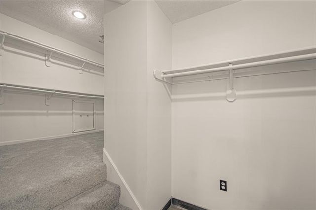 8533 Hall Street, Lenexa, KS 66216