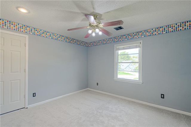 8533 Hall Street, Lenexa, KS 66216