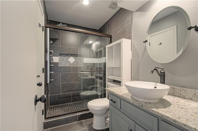 8533 Hall Street, Lenexa, KS 66216