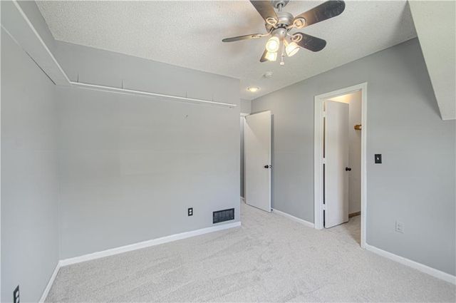 8533 Hall Street, Lenexa, KS 66216
