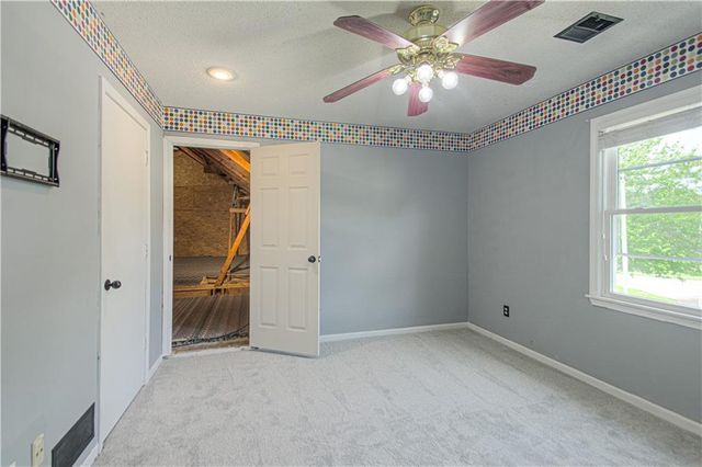 8533 Hall Street, Lenexa, KS 66216