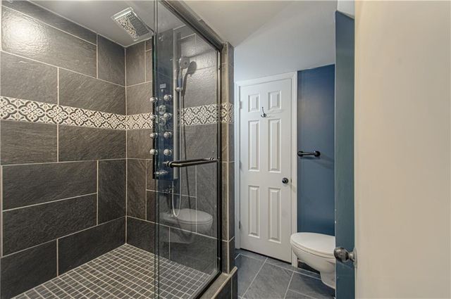 8533 Hall Street, Lenexa, KS 66216
