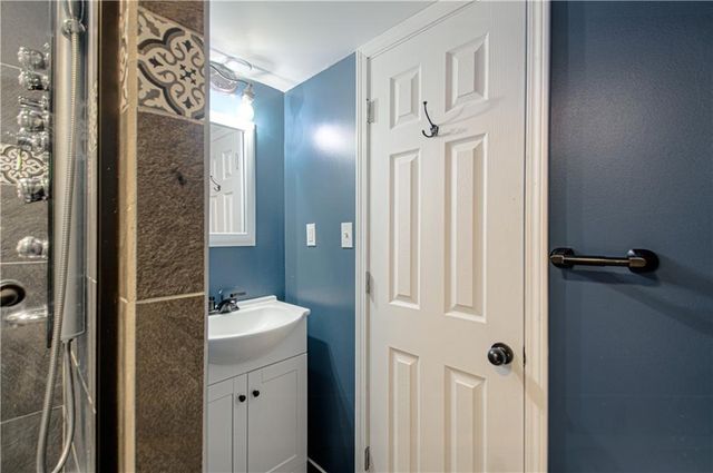 8533 Hall Street, Lenexa, KS 66216