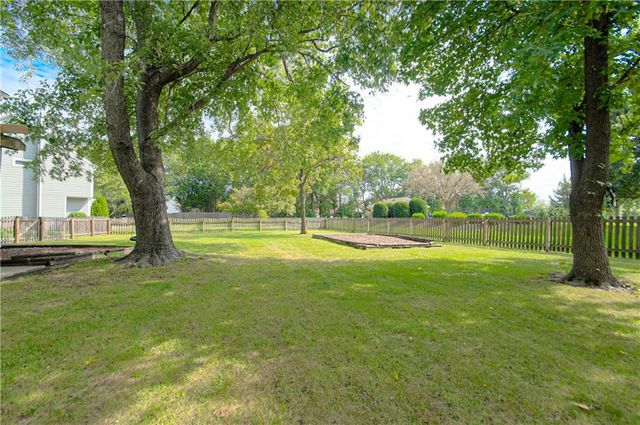 8533 Hall Street, Lenexa, KS 66216