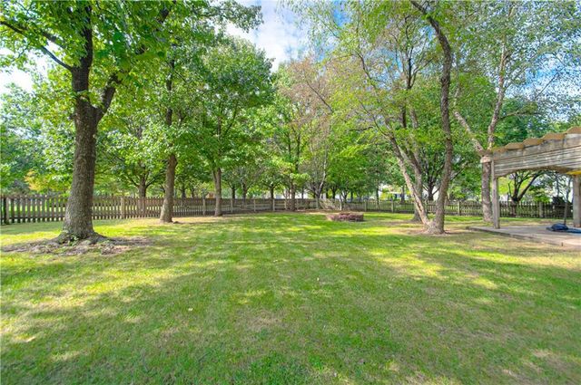 8533 Hall Street, Lenexa, KS 66216