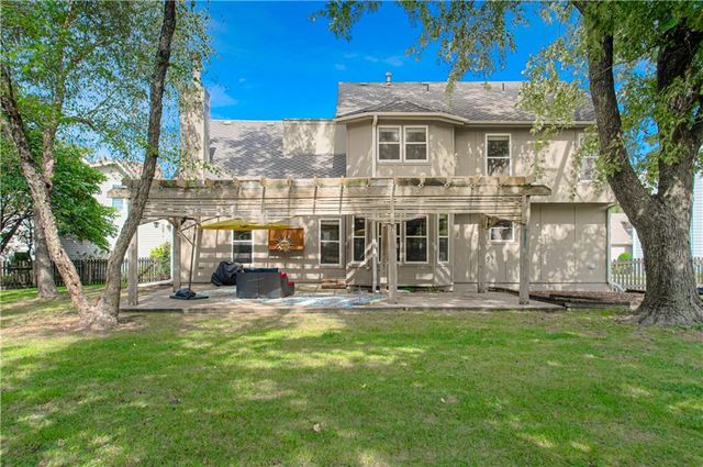 8533 Hall Street, Lenexa, KS 66216