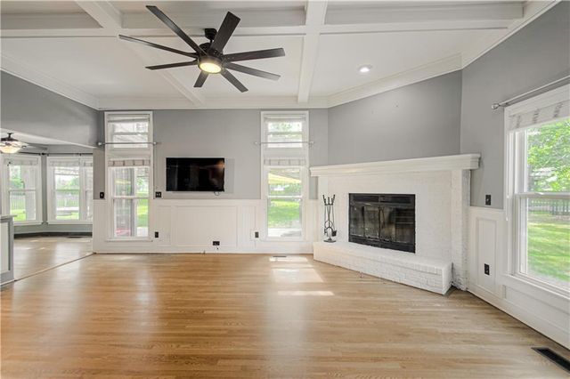 8533 Hall Street, Lenexa, KS 66216