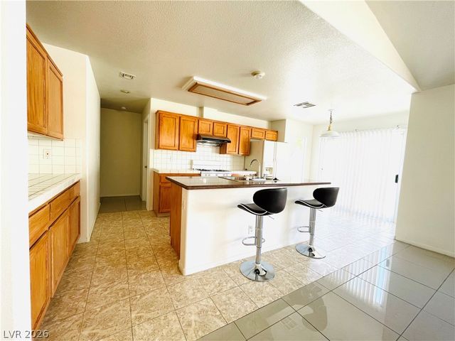 8134 Dinsmore Drive, Las Vegas, NV 89117