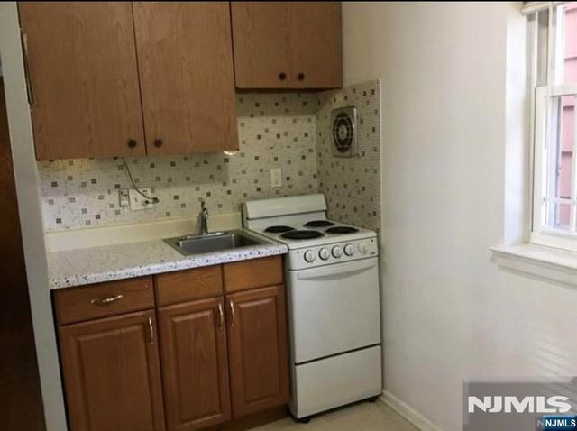 320 Elm Avenue C, Bogota, NJ 07603