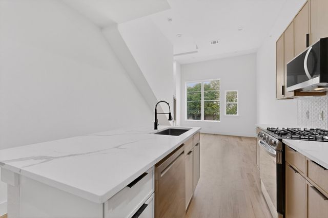 2080 Kelly Avenue 109, Dallas, TX 75215