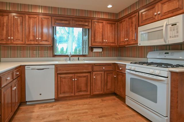 3095 PINE RIDGE COURT, Green Bay, WI 54311