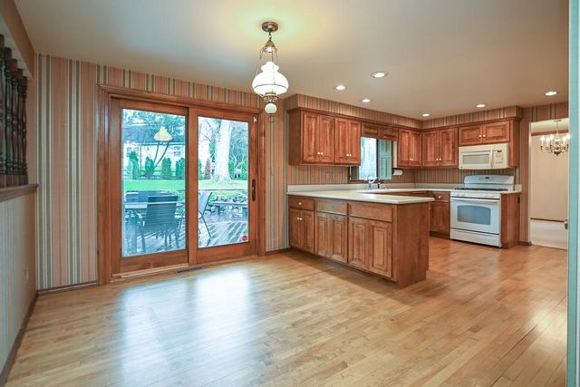 3095 PINE RIDGE COURT, Green Bay, WI 54311
