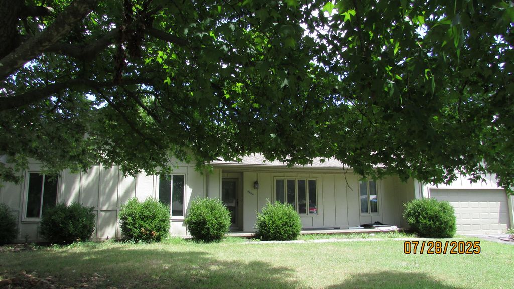 1800 South 14th Avenue, Ozark, MO 65721