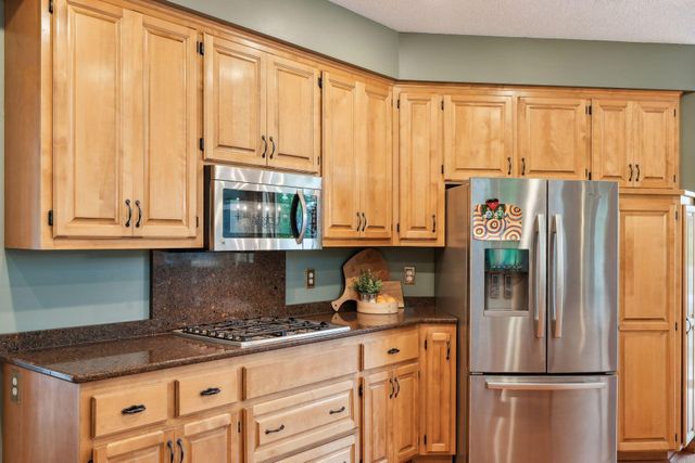 18566 Magenta Bay, Eden Prairie, MN 55347