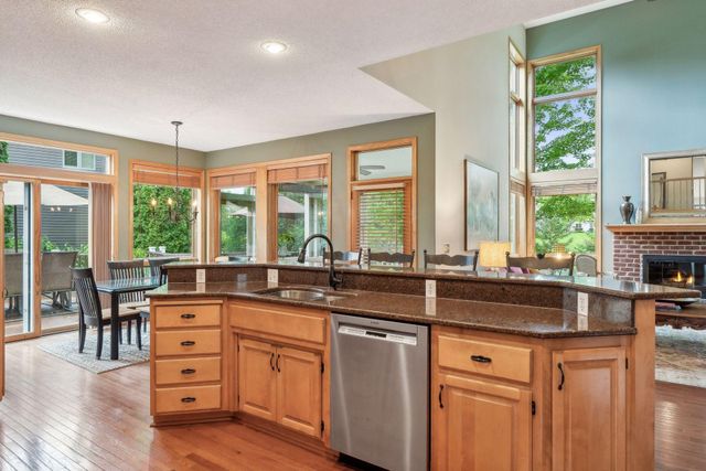 18566 Magenta Bay, Eden Prairie, MN 55347