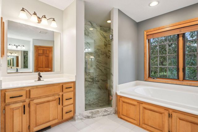 18566 Magenta Bay, Eden Prairie, MN 55347