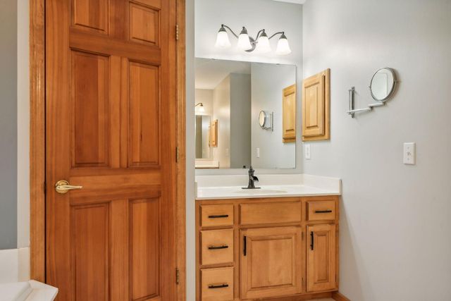 18566 Magenta Bay, Eden Prairie, MN 55347