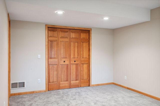 18566 Magenta Bay, Eden Prairie, MN 55347